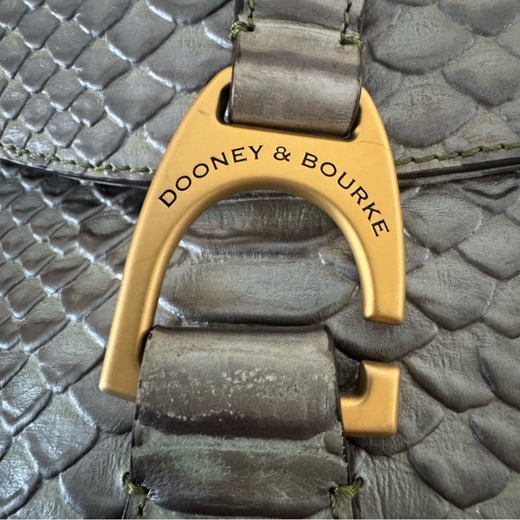 DOONEY & BOURKE NORTH/SOUTH REESE SHOULDER BAG IN METAL GREEN , RED INTERIOR - Picture 17 of 17